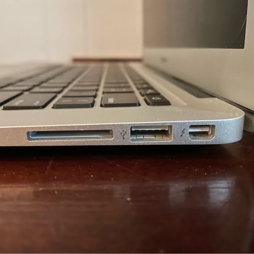 MacBook Air (13-inch)